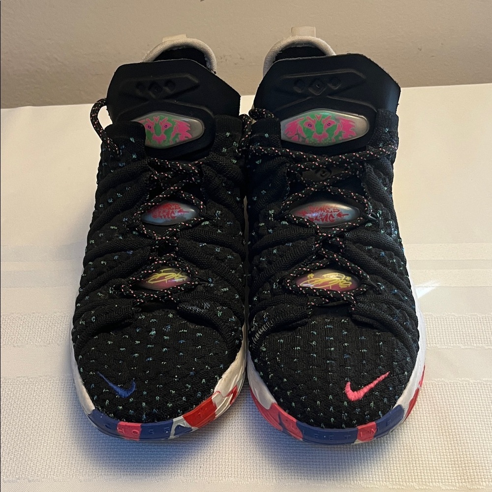 Nike Youth LeBron 18 GS James Gang Paint Splatter Basketball Sneaker Size 3.5